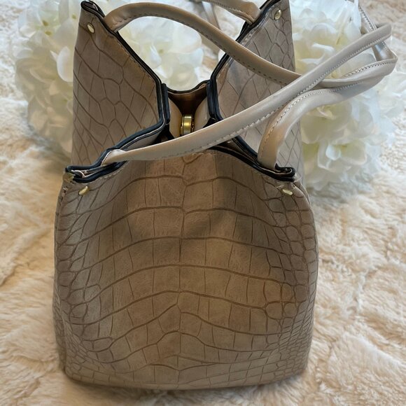 London Fog Bucket Cossbody Bag EUC - Picture 4 of 11